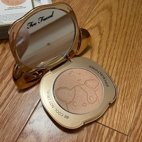 Too faced glowver highlighter - Picture 5 of 5
